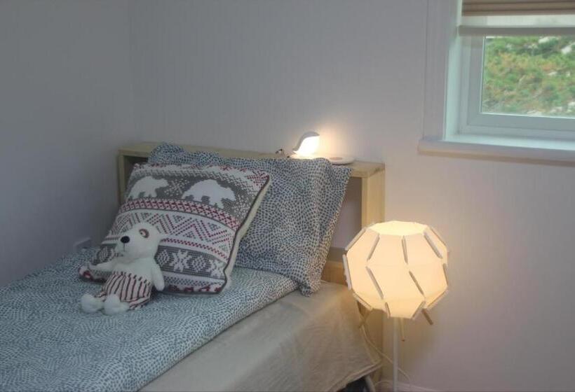 ペンション All In One Guesthouse