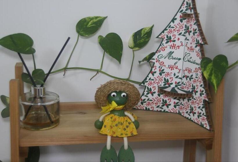 ペンション All In One Guesthouse