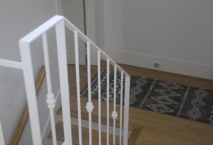 ペンション All In One Guesthouse