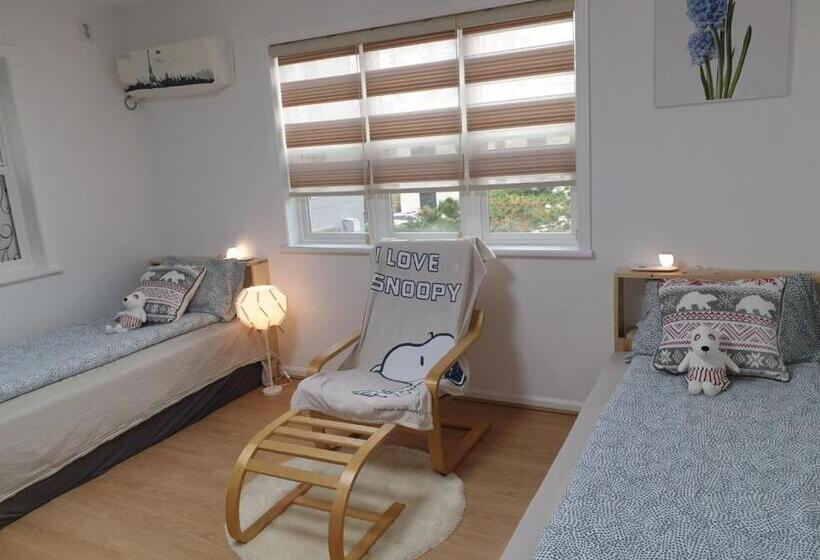 ペンション All In One Guesthouse