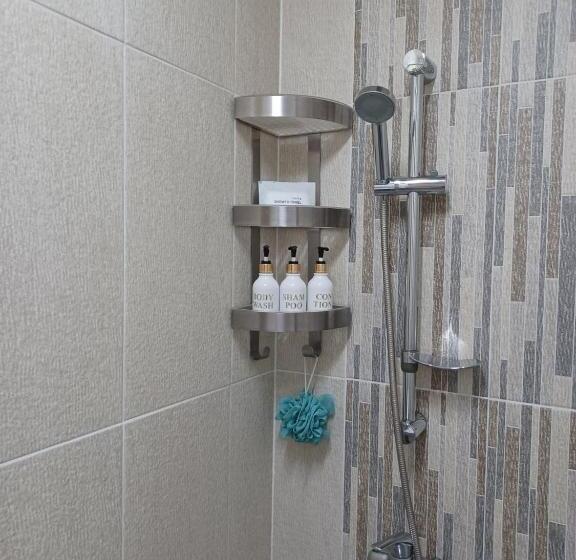 ペンション All In One Guesthouse