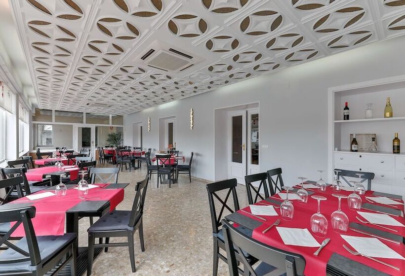 بنسيون Hospedería Restaurante Pilar Villacastín