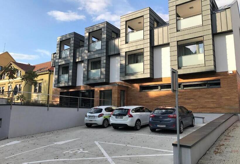 بنسيون Penzión V Inom Svete