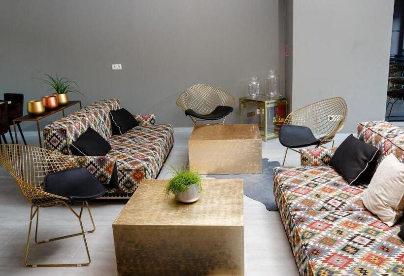 بنسيون Penzión V Inom Svete