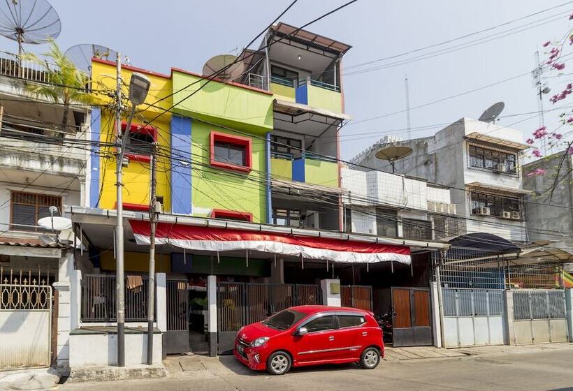 פנסיון Reddoorz Near Gajah Mada Plaza 2