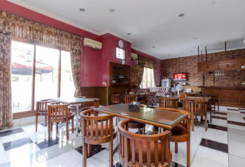 ペンション Reddoorz @ Taman Menteng Bintaro