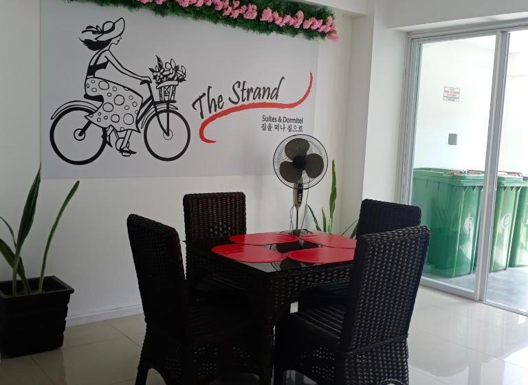 הוסטל The Strand Suites And Dormitel