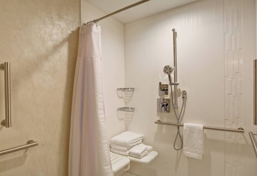 هتل Courtyard By Marriott Long Island Islip/courthouse Complex