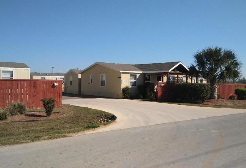 מוטל Cotulla Homes