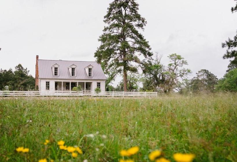 Общежитие The Historic Hill House And Farm