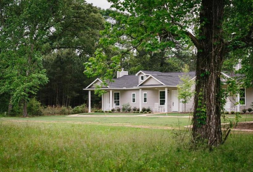 Общежитие The Historic Hill House And Farm