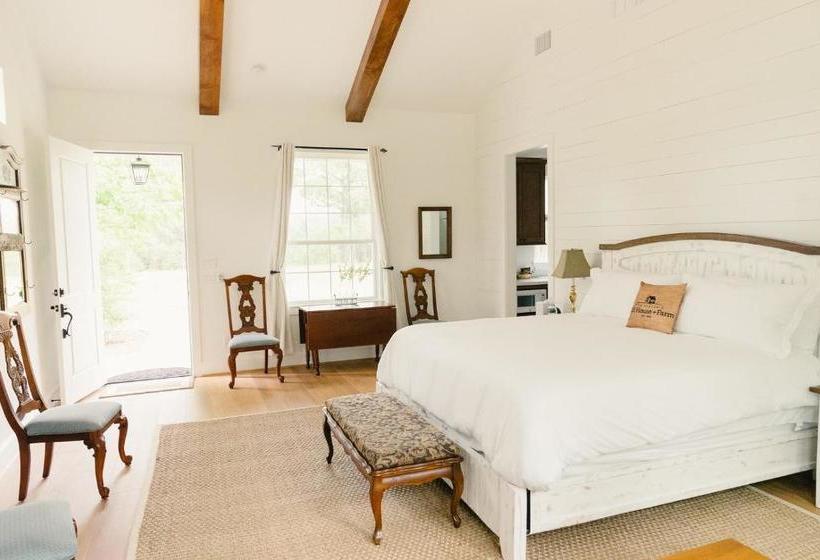 Общежитие The Historic Hill House And Farm