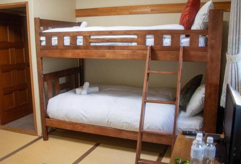 Bed and Breakfast Kizuna Lodge & Bbq Centre