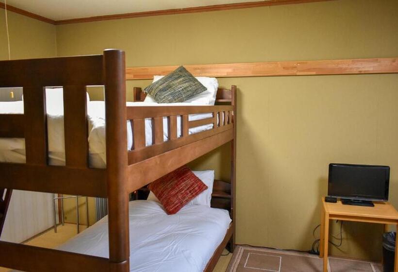 Bed and Breakfast Kizuna Lodge & Bbq Centre