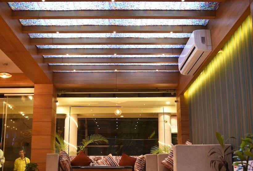 Отель Aditya Residency