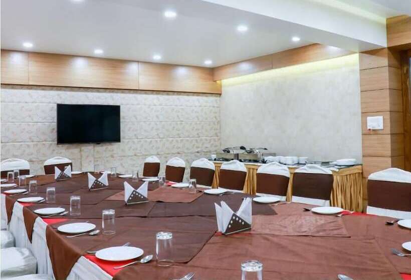 Отель Aditya Residency