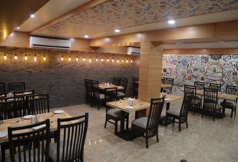 Отель Aditya Residency