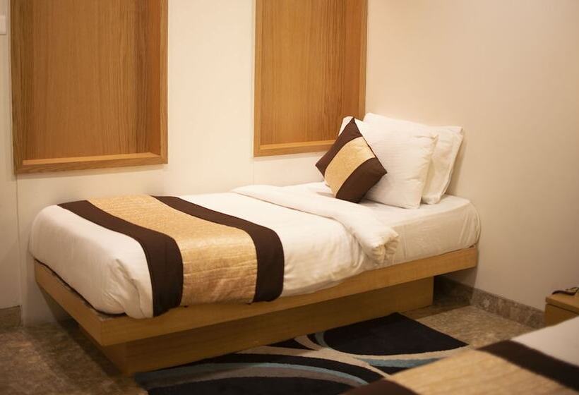 Отель Aditya Residency