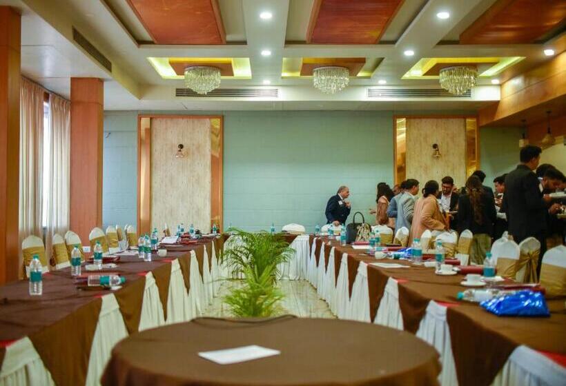 Отель Aditya Residency