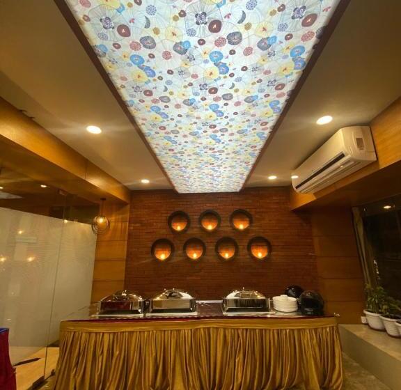 Отель Aditya Residency