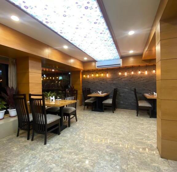 Отель Aditya Residency