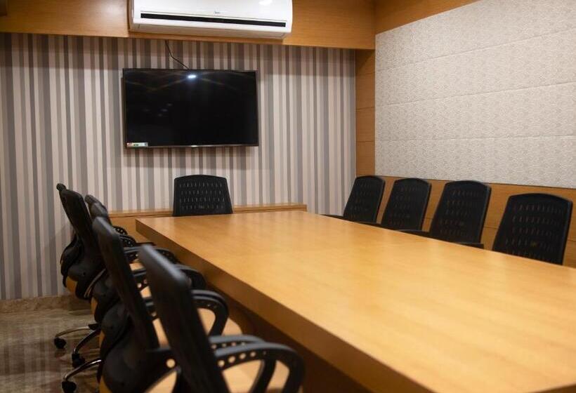 Отель Aditya Residency