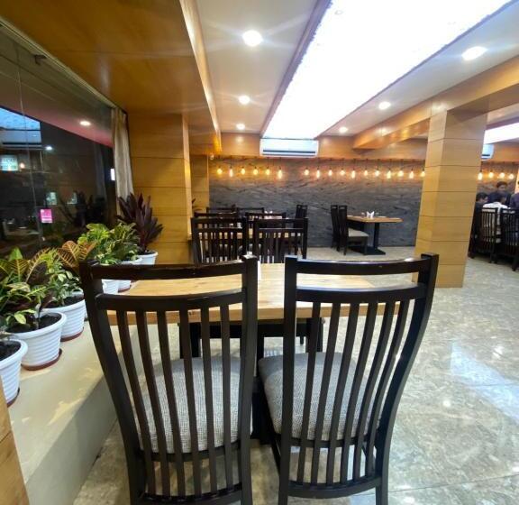 Отель Aditya Residency