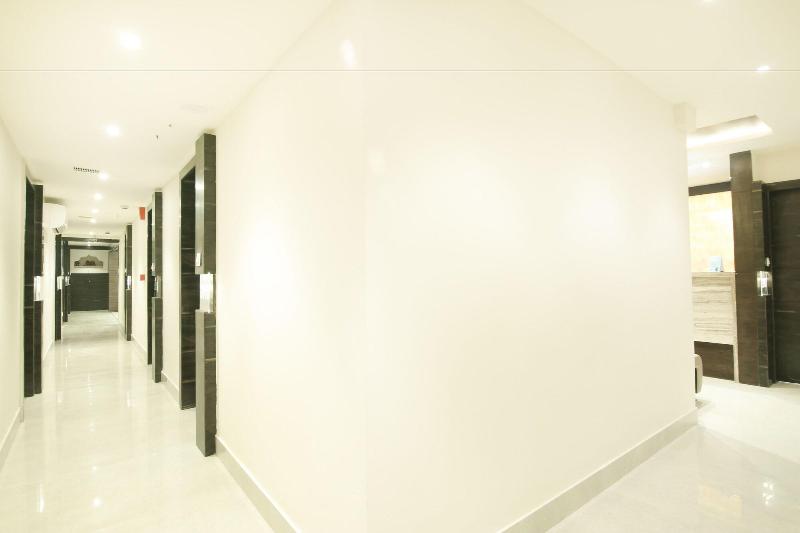 Отель Treebo Hoops   Airport