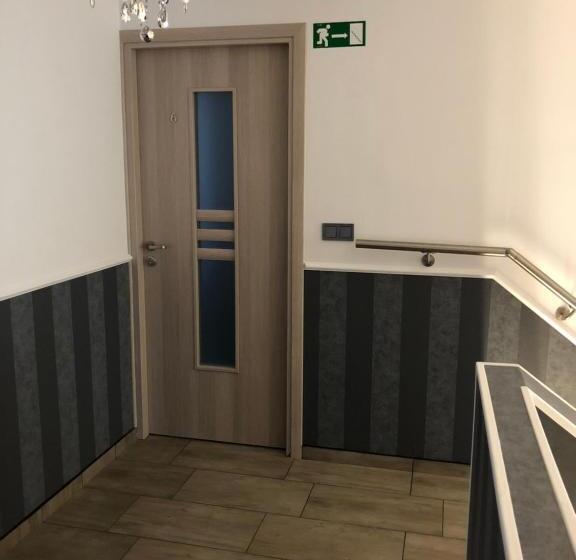 ペンション Tardosi Vendégház