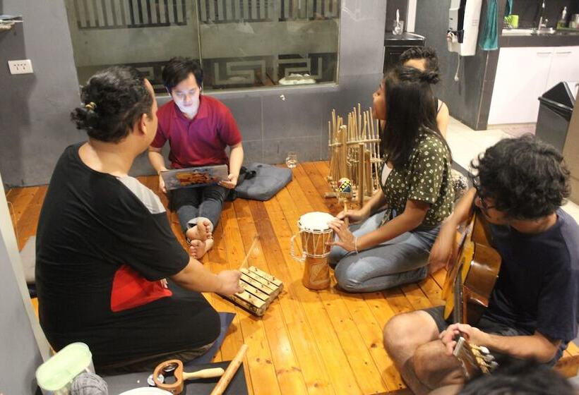 Sleepy Raccoon Hostel