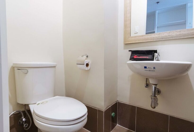 هتل Reddoorz Premium @ Vista Heights Legarda