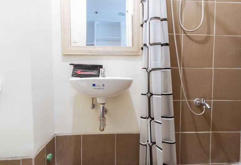 هتل Reddoorz Premium @ Vista Heights Legarda