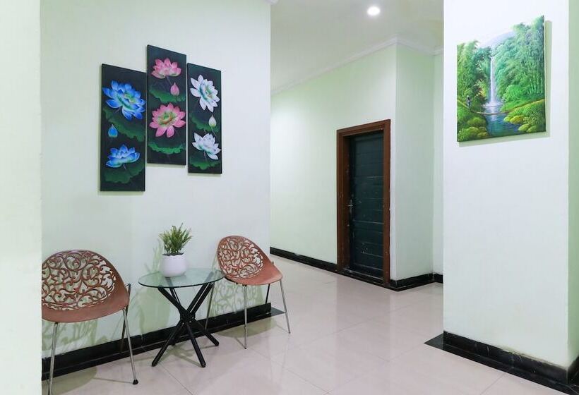 פנסיון Labuana Homestay & Cafe Garden