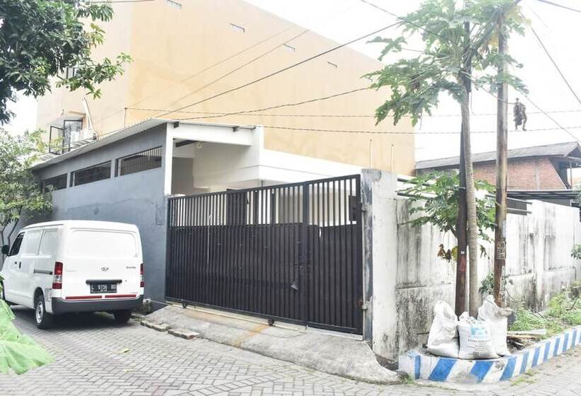 膳宿费 Reddoorz Syariah Near Exit Tol Waru