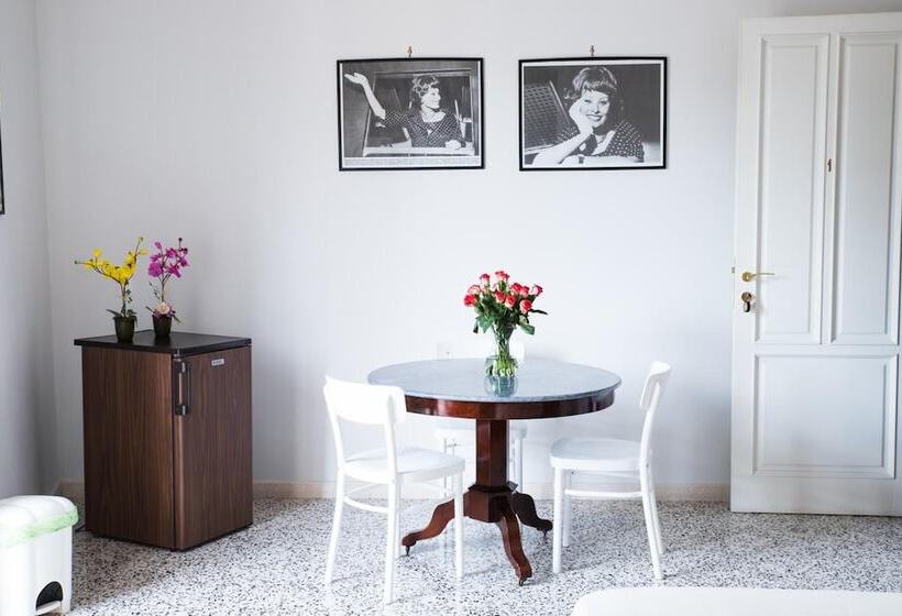 ペンション Vittoria Guest House Battipaglia