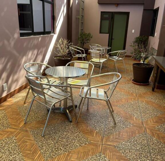 호텔 Capital O Df Inn