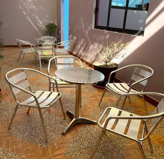 호텔 Capital O Df Inn