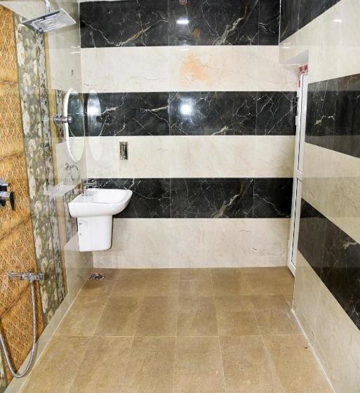 فندق Sri Thilagavathy