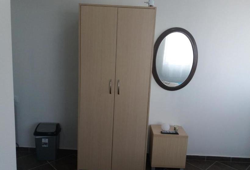 פנסיון Qeparo Antonio Rooms