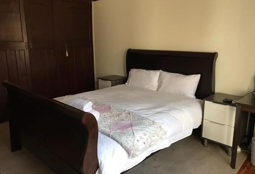 بنسيون Queenspark Lodge