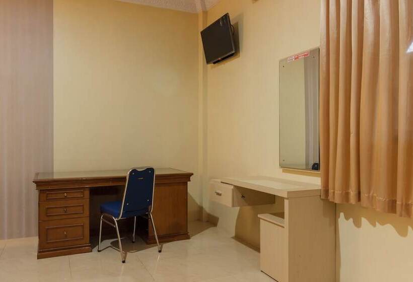 Пансион Reddoorz Plus Near Pantai Malalayang Manado