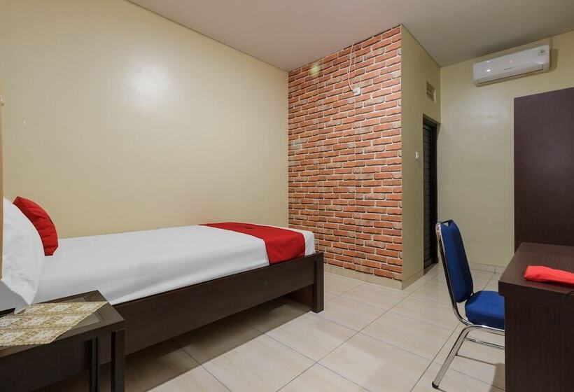 Пансион Reddoorz Plus Near Pantai Malalayang Manado