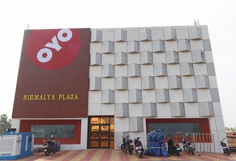 호텔 Oyo 28645 Nirmalya Plaza