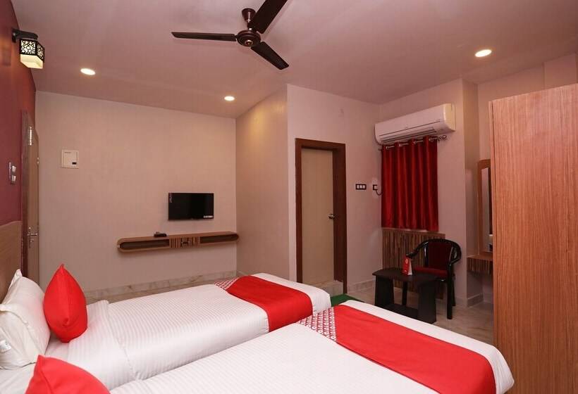 호텔 Oyo 28645 Nirmalya Plaza