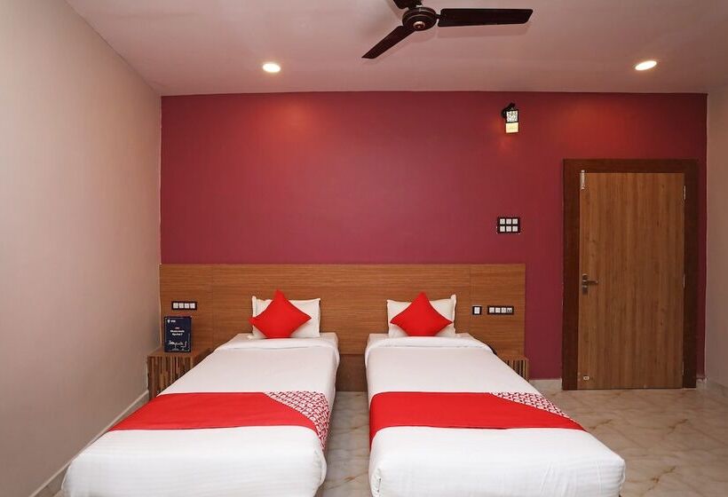 호텔 Oyo 28645 Nirmalya Plaza