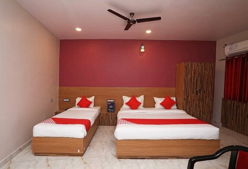 호텔 Oyo 28645 Nirmalya Plaza