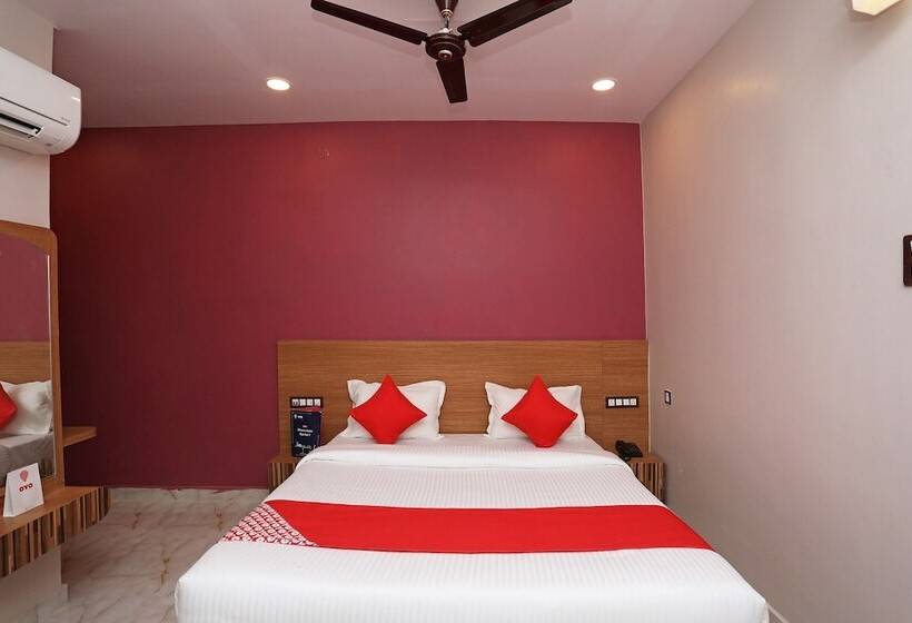 호텔 Oyo 28645 Nirmalya Plaza