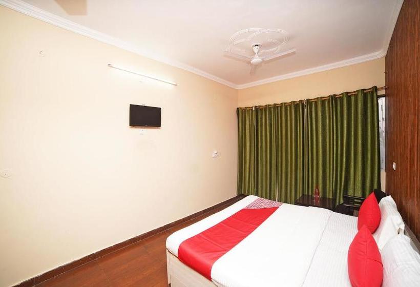 בית מלון כפרי Oyo 35640 Shri Sai Guest House