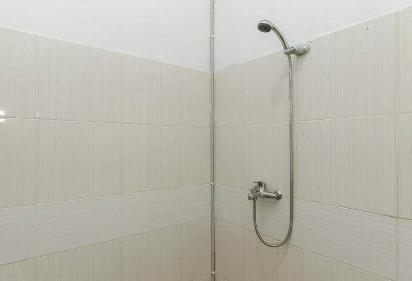 هتل Reddoorz Near Pantai Panjang Bengkulu