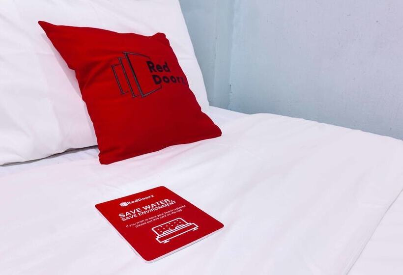 호텔 Reddoorz @ Zapatera Cebu